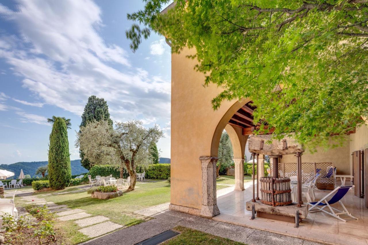 Residence La Filanda Костермано Екстер'єр фото