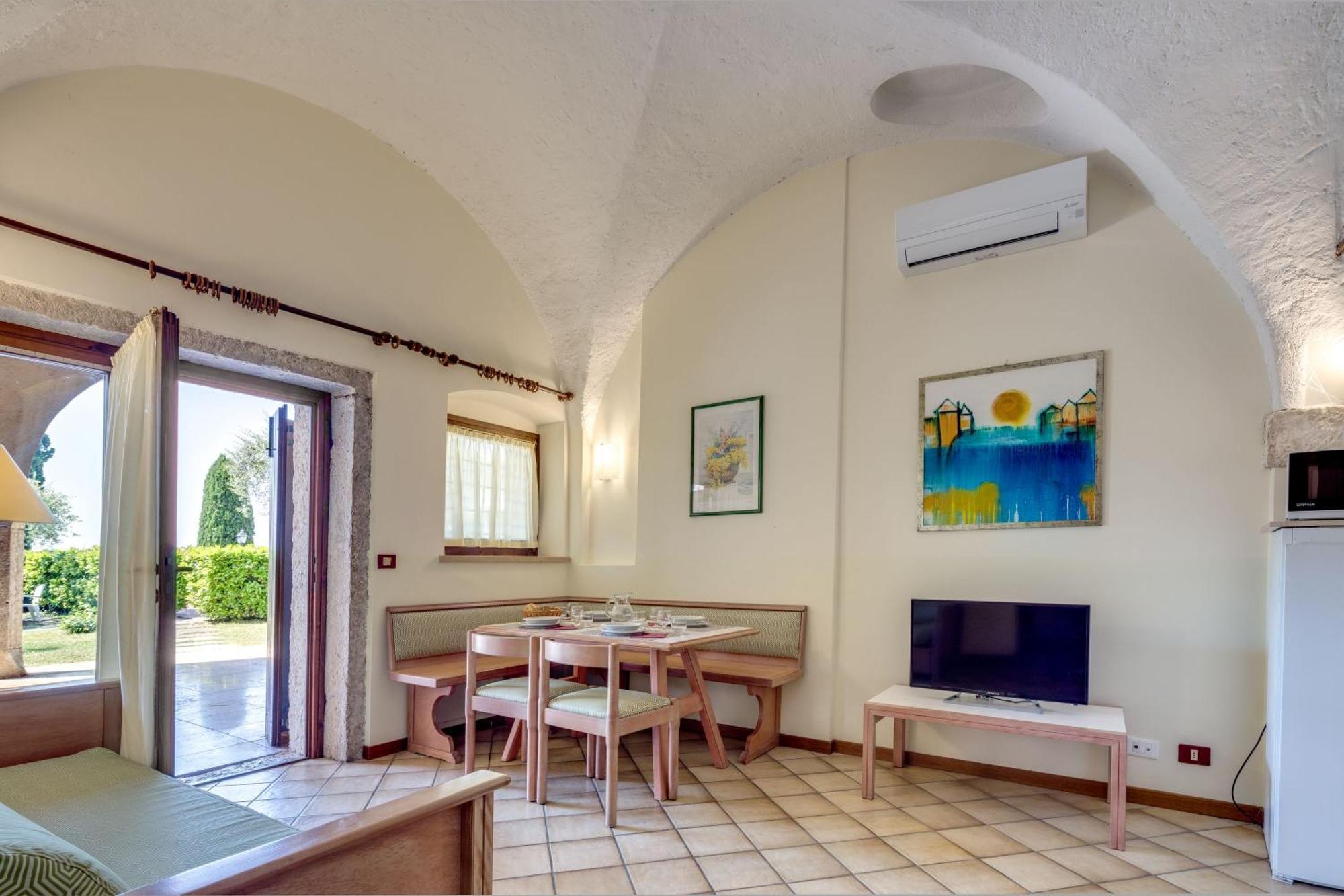 Residence La Filanda Костермано Екстер'єр фото