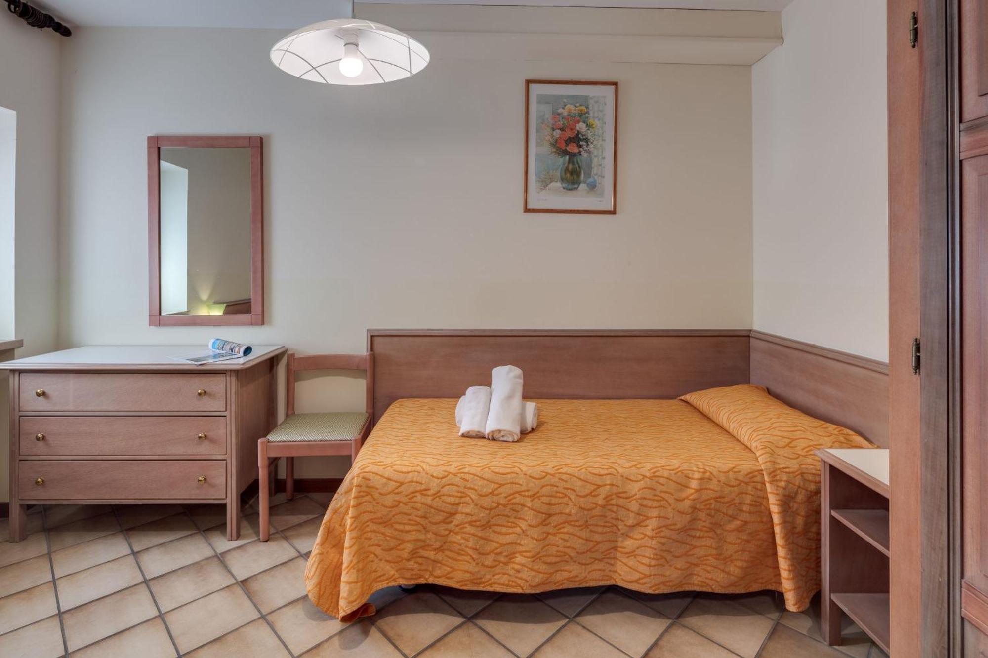 Residence La Filanda Костермано Екстер'єр фото