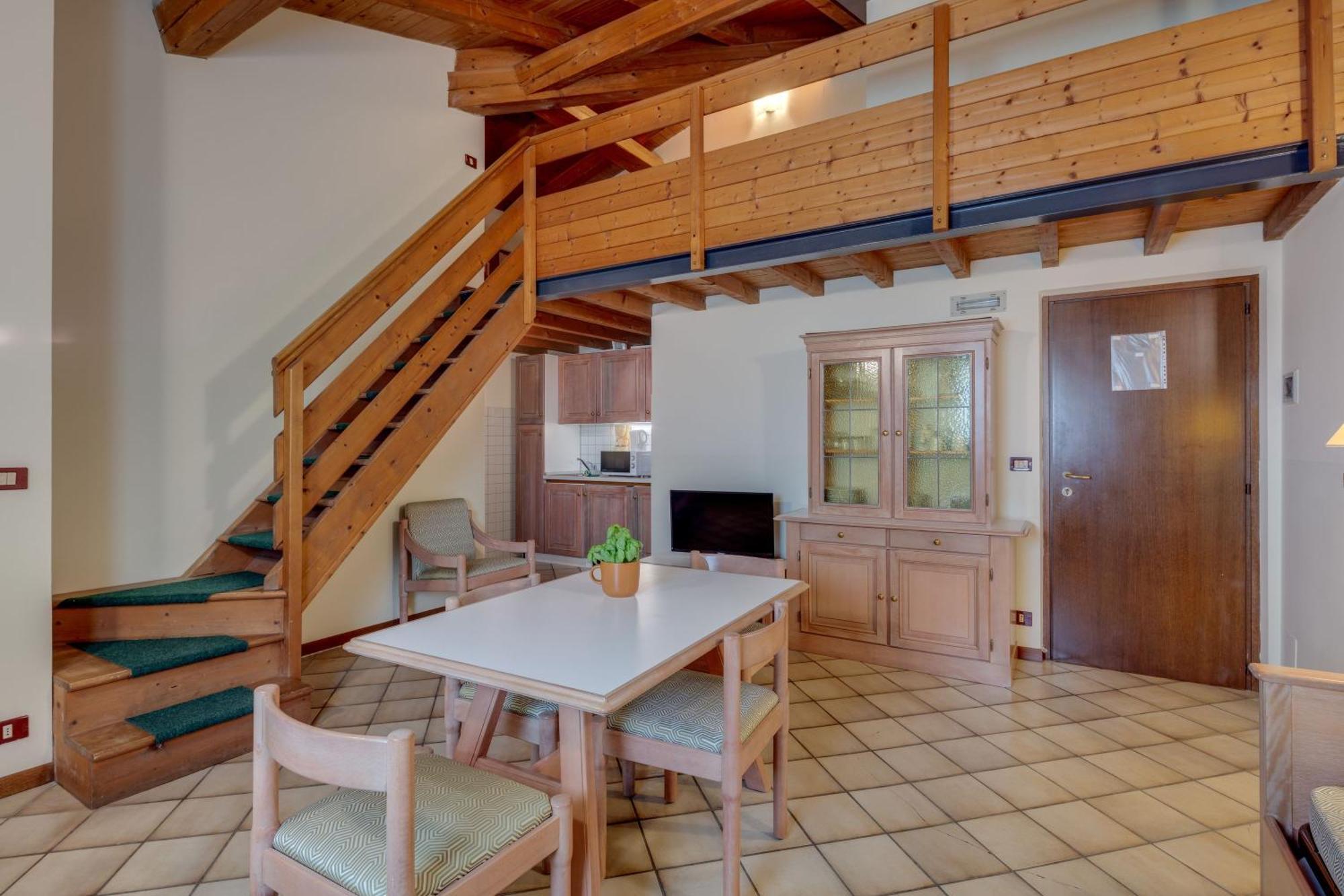 Residence La Filanda Костермано Екстер'єр фото